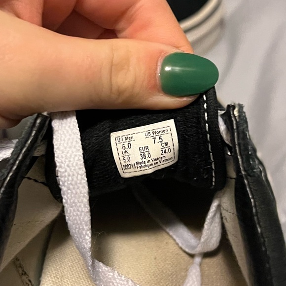 Vans - Picture 3 of 4